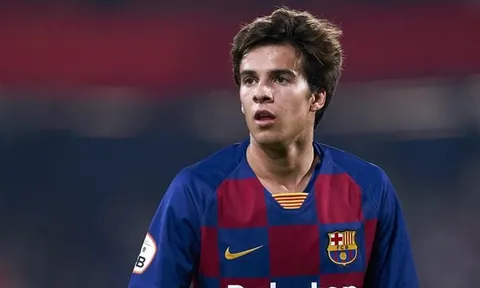 Riqui Puig tiếp tục thể hiện sự bất bình với Xavi