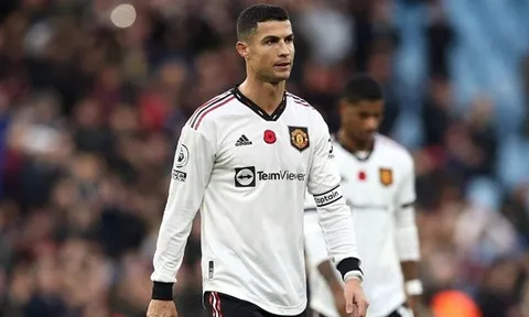 Gallas chỉ trích Ten Hag, dự đoán Ronaldo gia nhập Gã khổng lồ