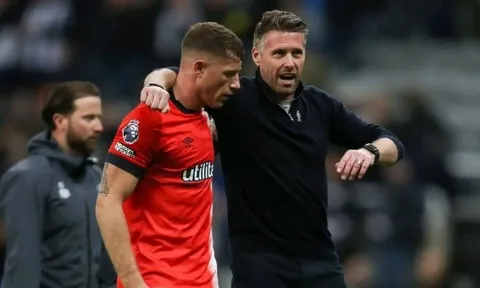 Rob Edwards đã giúp Barkley hồi sinh như thế nào?