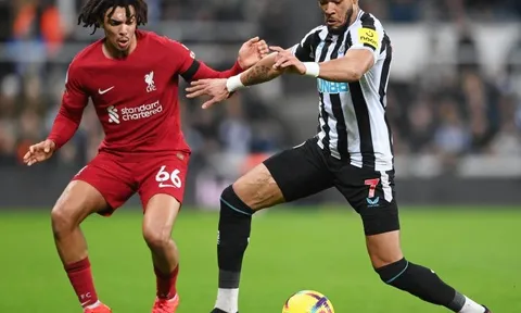 Robbie Fowler chỉ ra chữ ký lý tưởng cho Liverpool