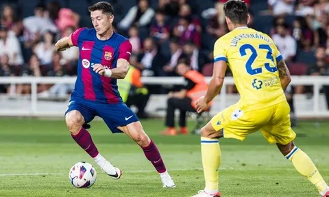 Lewandowski đang “mất tích” ở Barcelona