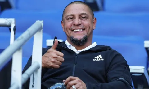 Roberto Carlos: 'Kane và Arnold đủ sức đá cho tuyển Brazil'