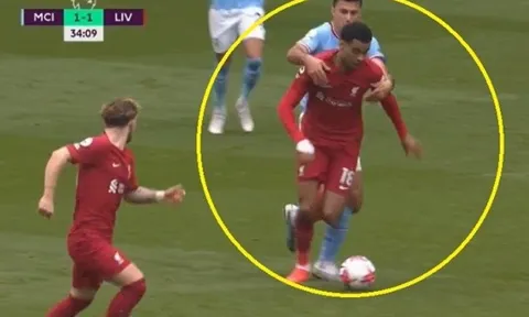 Rodri thoát thẻ đỏ, Klopp phá vỡ im lặng