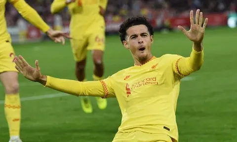 Rời sân ngay sau khi ghi bàn, Jones chấp nhận 1 điều về Klopp