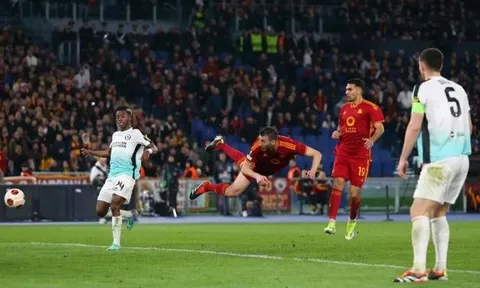 Roma 'làm gỏi' Brighton; West Ham tay trắng rời nước Đức