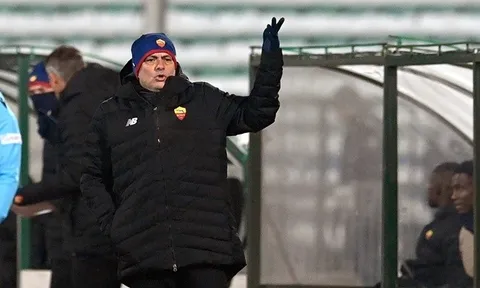 Roma thắng trận, Mourinho vẫn nổi giận