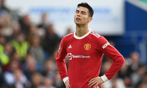 Cristiano Ronaldo khiến các đồng đội ở MU khó chịu vì đặt tiêu chuẩn quá cao