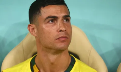"Ronaldo cần dừng lại thái độ nóng nảy, hờn dỗi"