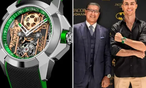 Ronaldo được tặng 'siêu phẩm' đính 26 viên kim cương