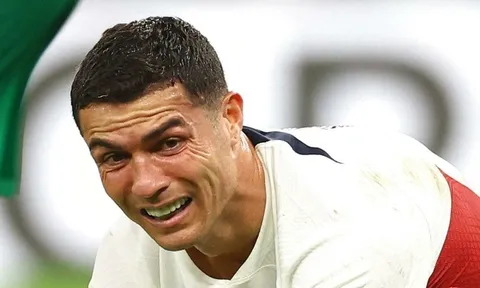Ronaldo bị chỉ trích sau màn xin lỗi của Messi