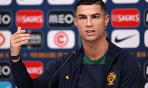 Ronaldo bỏ họp báo hậu chia tay Man Utd