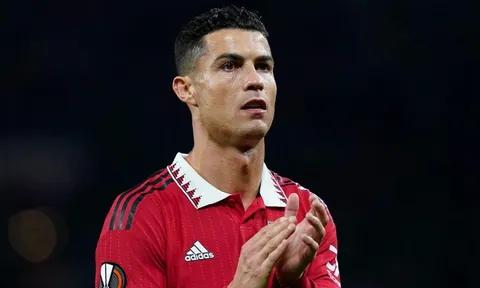 Ronaldo cản đà thăng tiến của MU