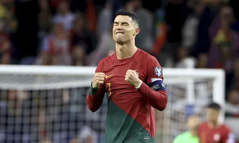 Ronaldo chấp nhận 'thách thức' ghi 1000 bàn thắng