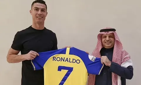 Ronaldo chuẩn bị kiểm tra y tế, rõ luôn thời điểm đá trận ra mắt Al Nassr