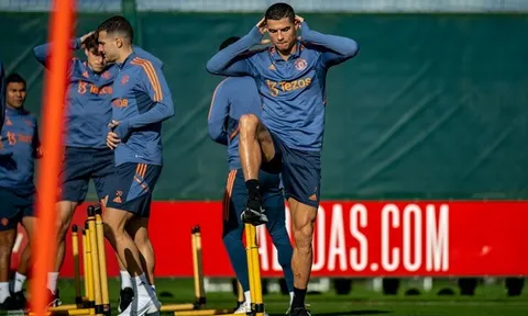 Ronaldo có thêm người cạnh tranh; Martinez khiến Rashford cười lớn