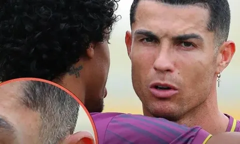 Ronaldo để lộ tóc bạc