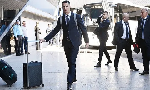 Ronaldo gửi thông điệp khi đến Qatar