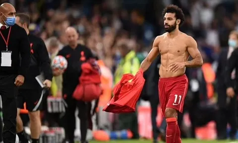 Ronaldo hay nhất tháng 9, Lineker đòi công bằng cho Salah