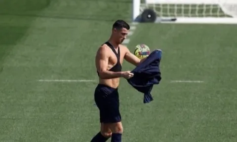 Ronaldo kết thúc tập luyện ở Real Madrid