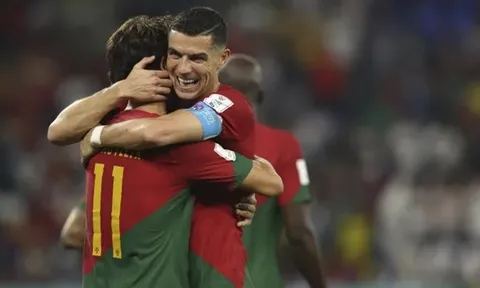 Ronaldo lộ biểu cảm vô giá, thủ quân Ghana bị phản bội