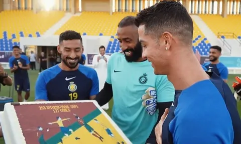 Ronaldo mừng hết lớn trong ngày trở lại Al Nassr