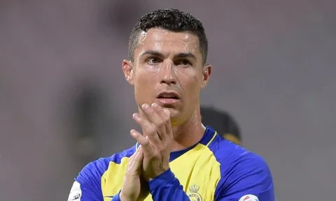 Ronaldo ngăn cầu thủ đá cùng vị trí rời Al Nassr