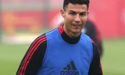 Ronaldo nhận cú hích trước trận đại chiến với Man City