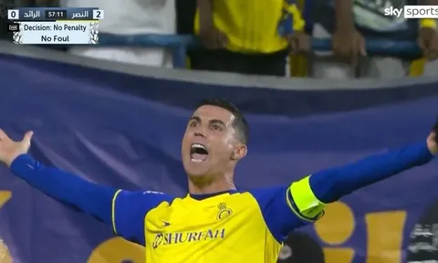 Ronaldo nổi cáu trong pha bóng gây tranh cãi