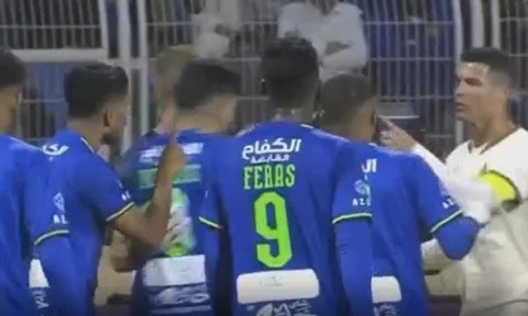 Ronaldo nổi nóng, chỉ mặt hàng loạt cầu thủ Al Fateh