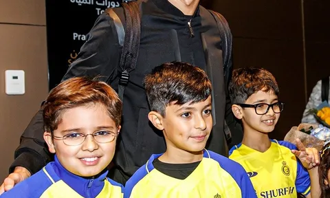 Ronaldo rạng rỡ khi đến Saudi Arabia