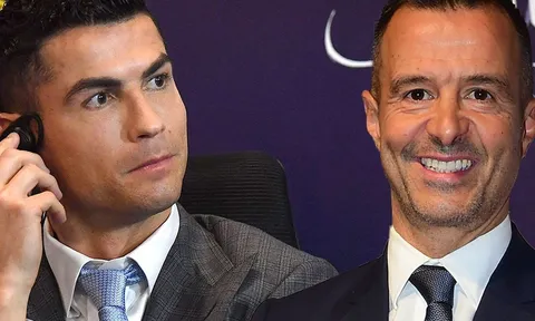 Ronaldo sa thải ‘siêu cò’ Jorge Mendes vì cản tung hê MU