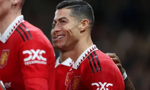 Ronaldo tái xuất ngoạn mục, M.U hủy diệt đối thủ tan tác