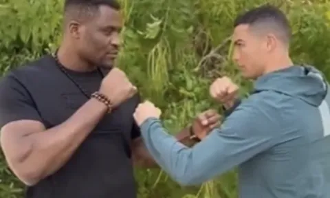 Ronaldo thân thiết với cựu vô địch hạng nặng UFC