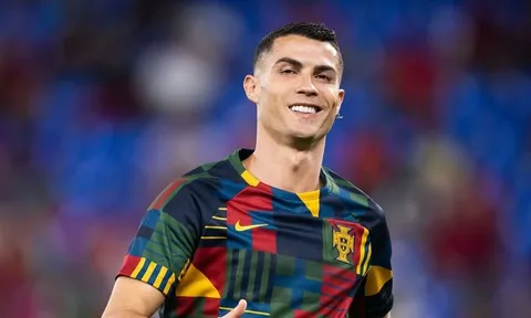 Ronaldo thống trị top 10 VĐV kiếm nhiều tiền nhất thế giới