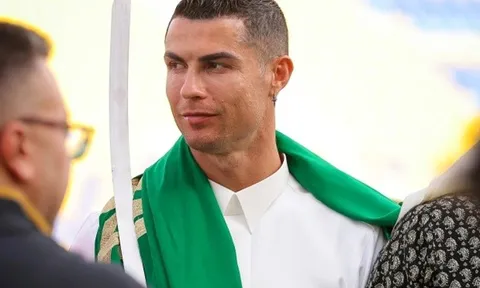 Ronaldo 'tươi như hoa' với trải nghiệm chưa từng có trong đời