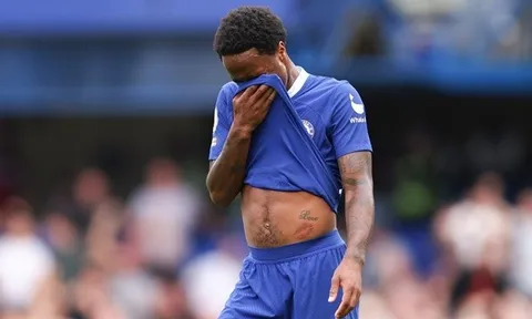 Rooney dùng sao Arsenal cảnh báo Sterling