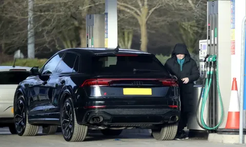 Rooney lần đầu xuất hiện sau khi bị Birmingham sa thải