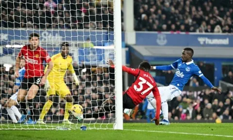 Rooney nhập Garnacho; Giá trị của Mainoo