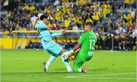 Vitor Roque có màn debut cho Barca