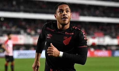 Vitor Roque chỉ ra 3 cái tên ở Barca khiến anh hào hứng