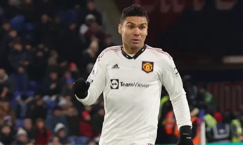 Roy Keane ngả mũ với Casemiro