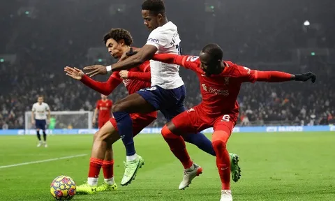 Mất bóng 16 lần, quái thú Liverpool vẫn cân cả tuyến giữa