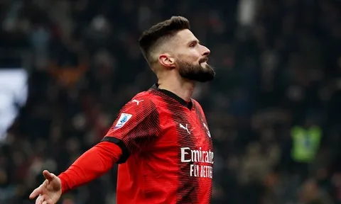 Giroud tự hào vì các đồng đội sau chiến thắng trước Roma