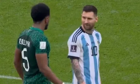 Cầu thủ Argentina nổi giận khi Messi bị khiêu khích