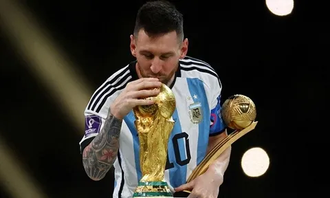PSG dừng đàm phán gia hạn với Messi