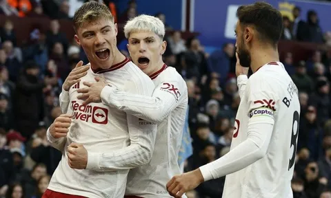 So sánh với Nunez, Michael Owen khen cách Hojlund dứt điểm