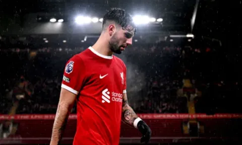 Thắng Newcastle, Klopp báo hung tin