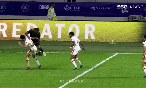 Từng khiến Guardiola khuỵu gối, "thánh quẩy" tự hóa trò hề