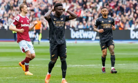 Saka hỏng pen, Arteta nói gì?
