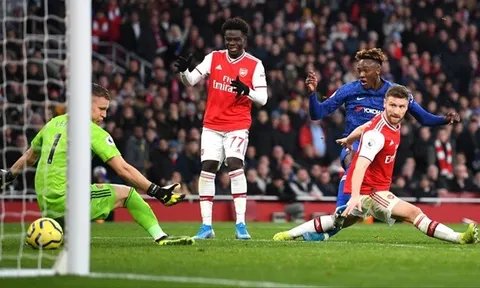 Saka "3 lần hụt hơi", Willian dễ dàng giúp Abraham kết liễu Arsenal